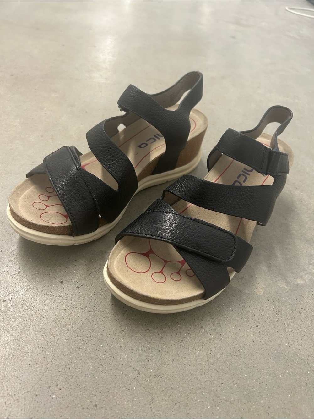 Bionica Woman's Ankle Strap Black Leather Platform Wedge Sandal Size 9